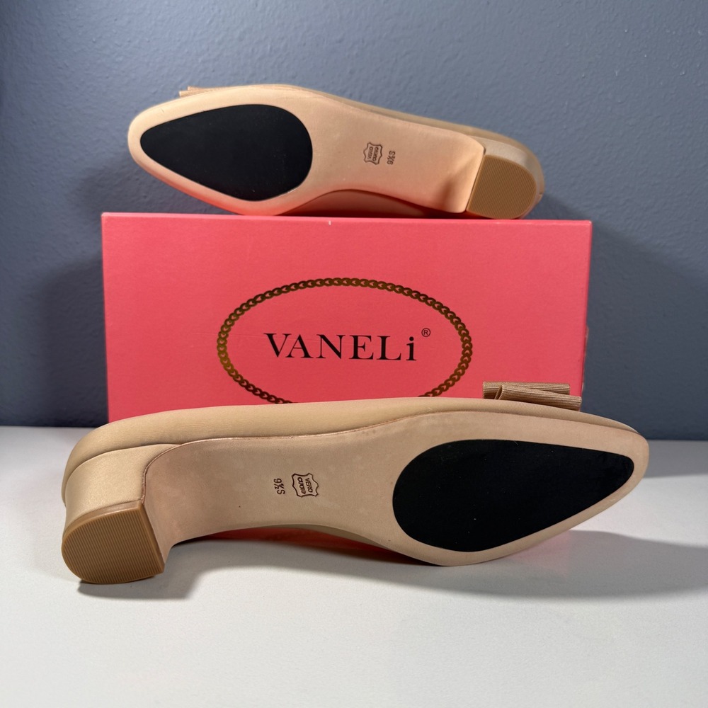 Vaneli Austine Champagne Fabric Bow Pumps Low Block Heel Shoes Womens 9.5 S - Picture 5 of 6